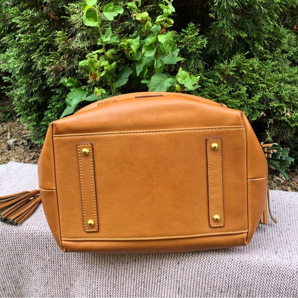 NWT Dooney & Bourke Florentine Buckley Bag in Natural - Picture 4 of 12